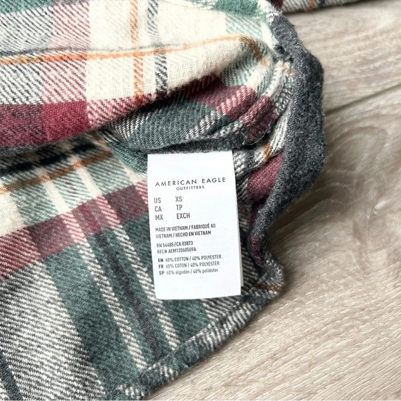 American Eagle Cropped Button Up  Flannel - Picture 11 of 13